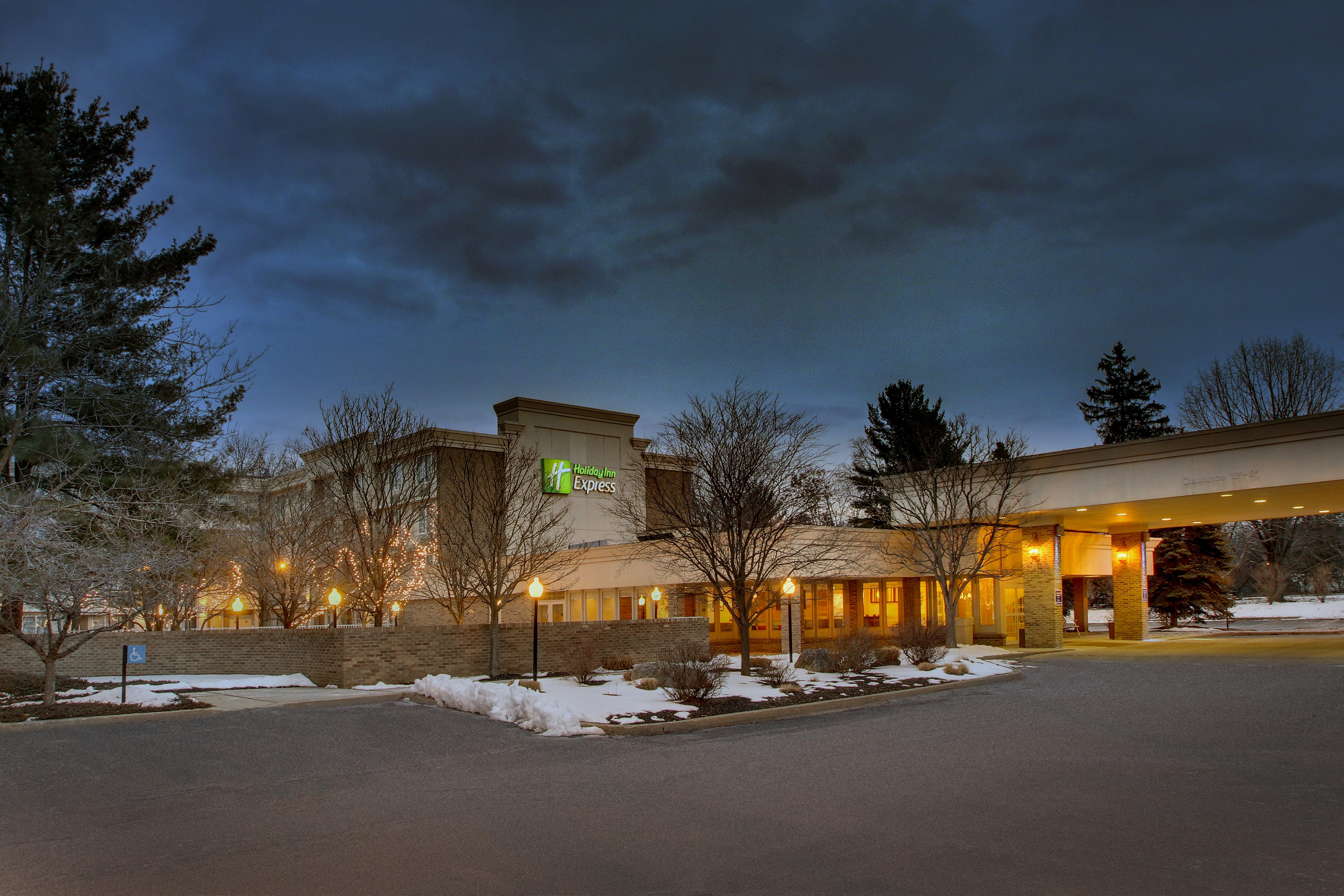 Holiday Inn Express Poughkeepsie By Ihg Екстер'єр фото