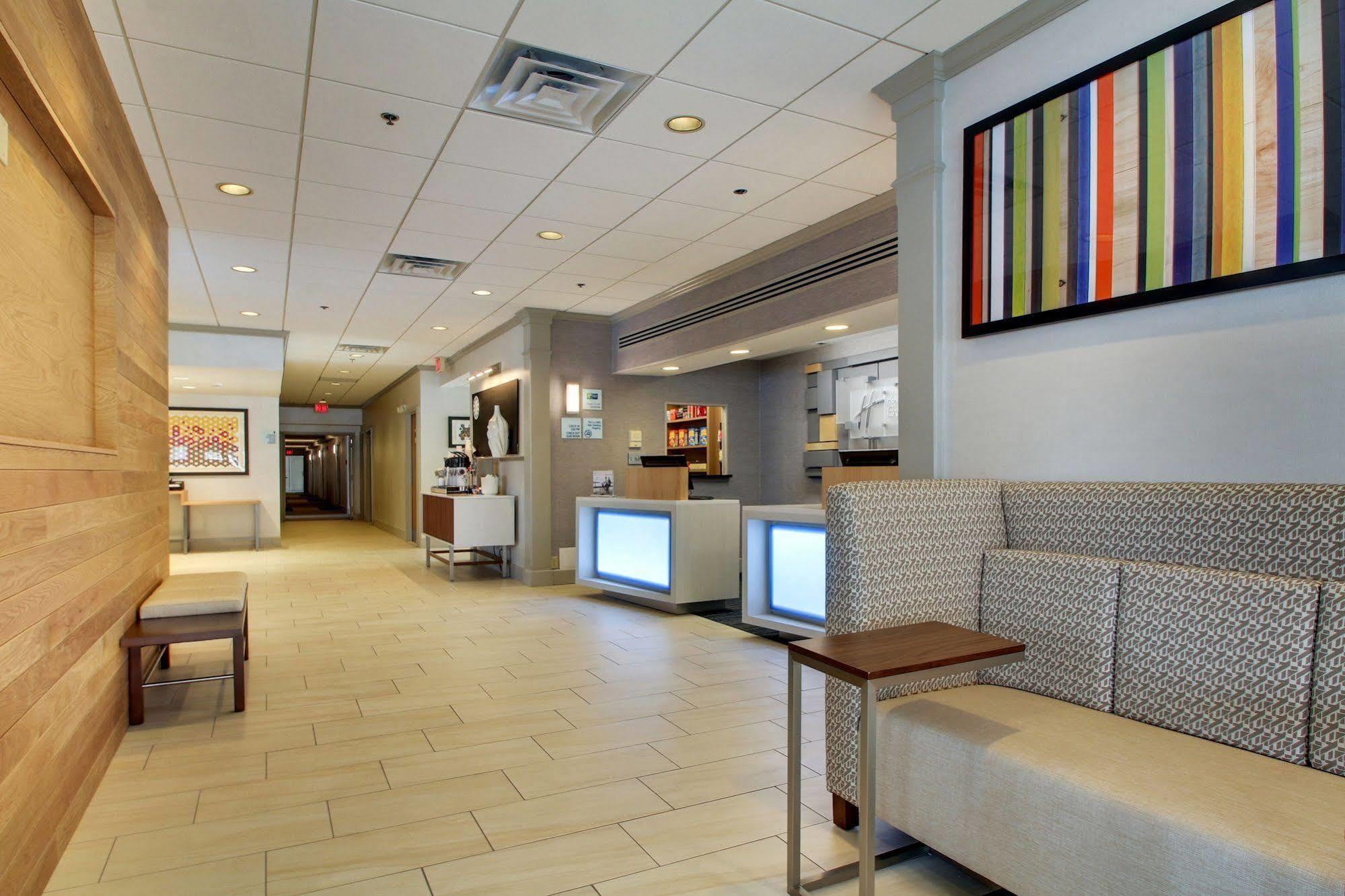Holiday Inn Express Poughkeepsie By Ihg Екстер'єр фото